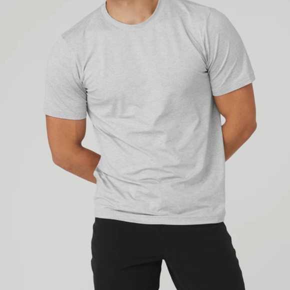 alo Conquer Reform Crewneck Short Sleeve - Athletic Heather Grey - Medium - Picture 1 of 5